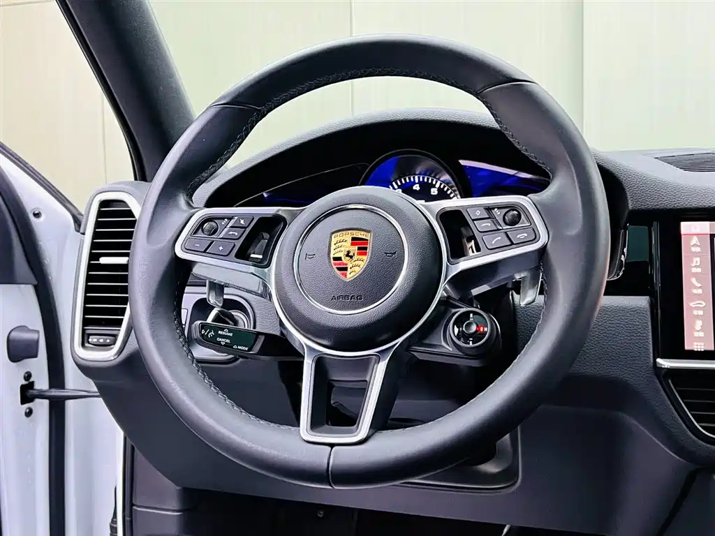 Porsche Cayenne Hybrid 2021 — фото 10