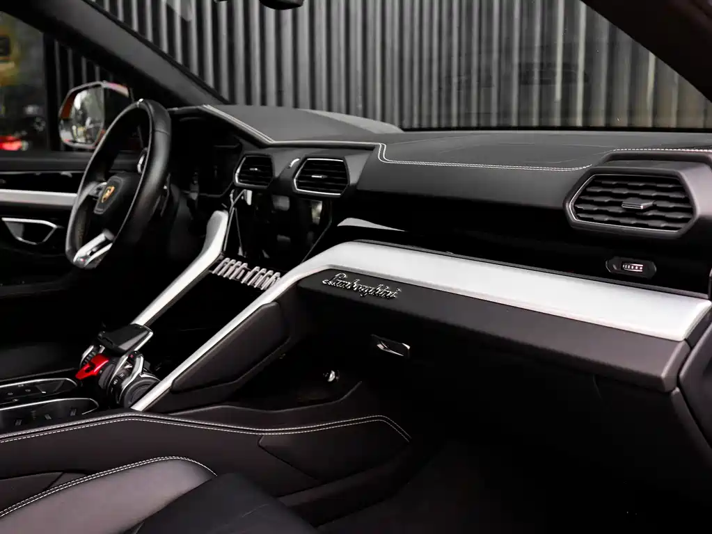 Lamborghini Urus 2020 — фото 13
