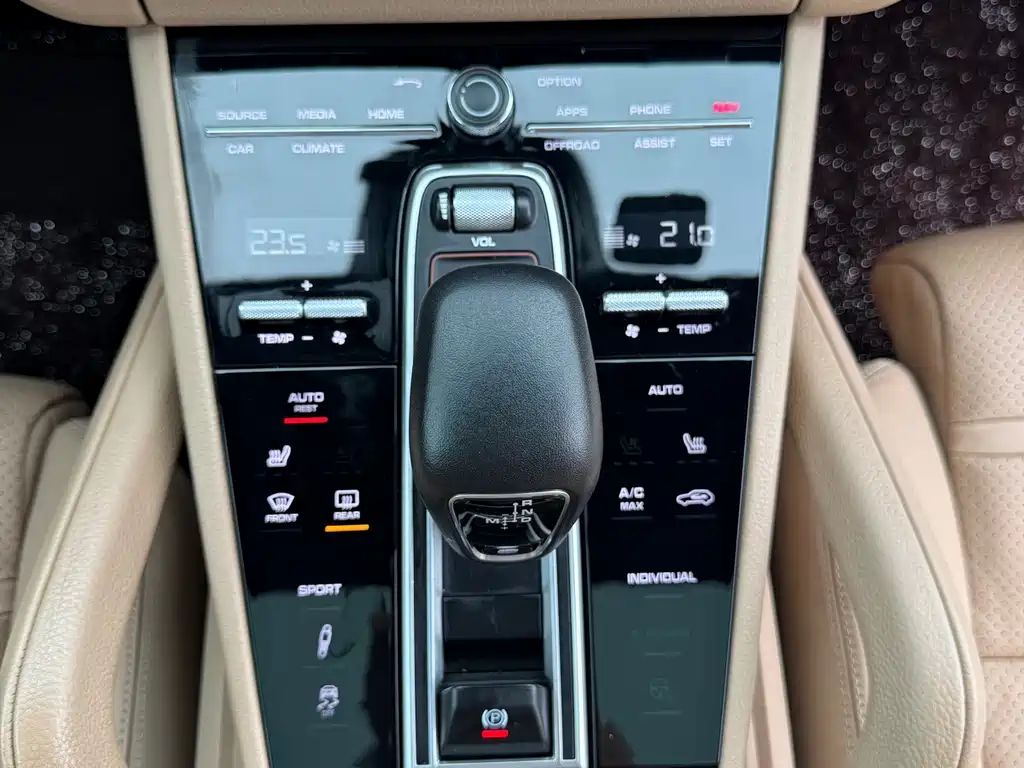 Porsche Cayenne 2019 — фото 17