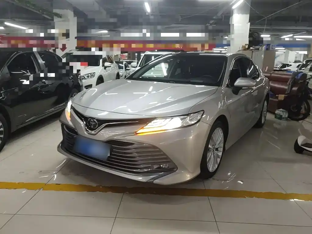 Toyota Camry 2019 — фото 1