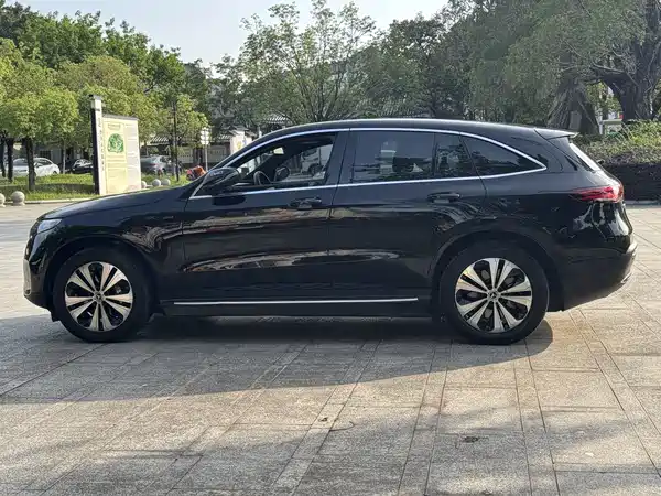 Mercedes-Benz EQC 2020