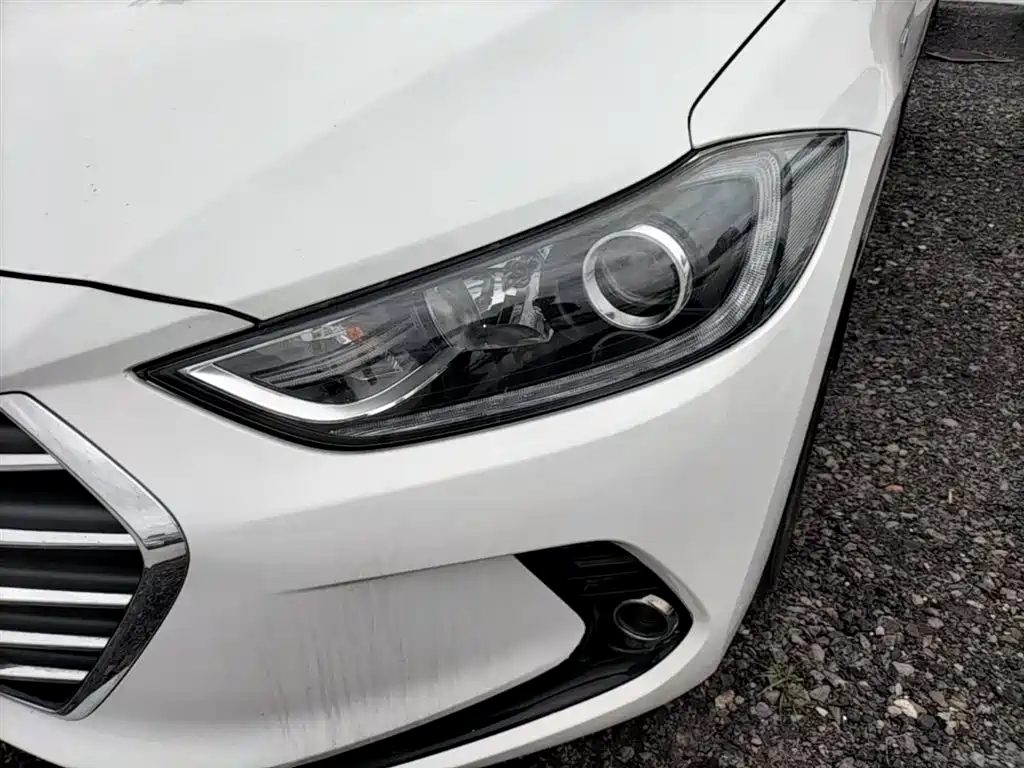 Hyundai Elantra 2017 — фото 24