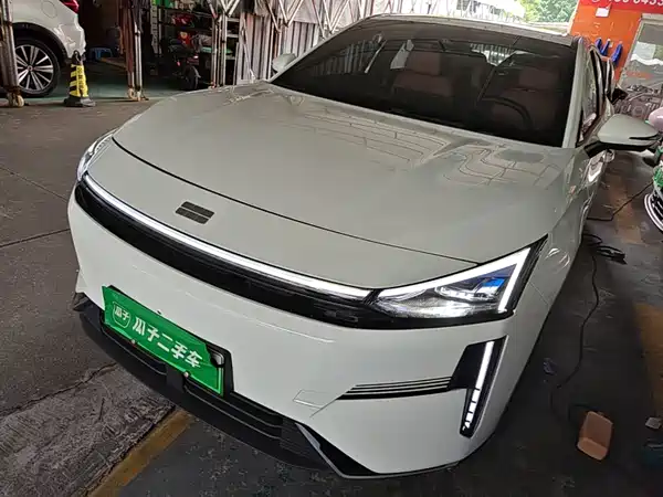 Geely Galaxy L6 2025