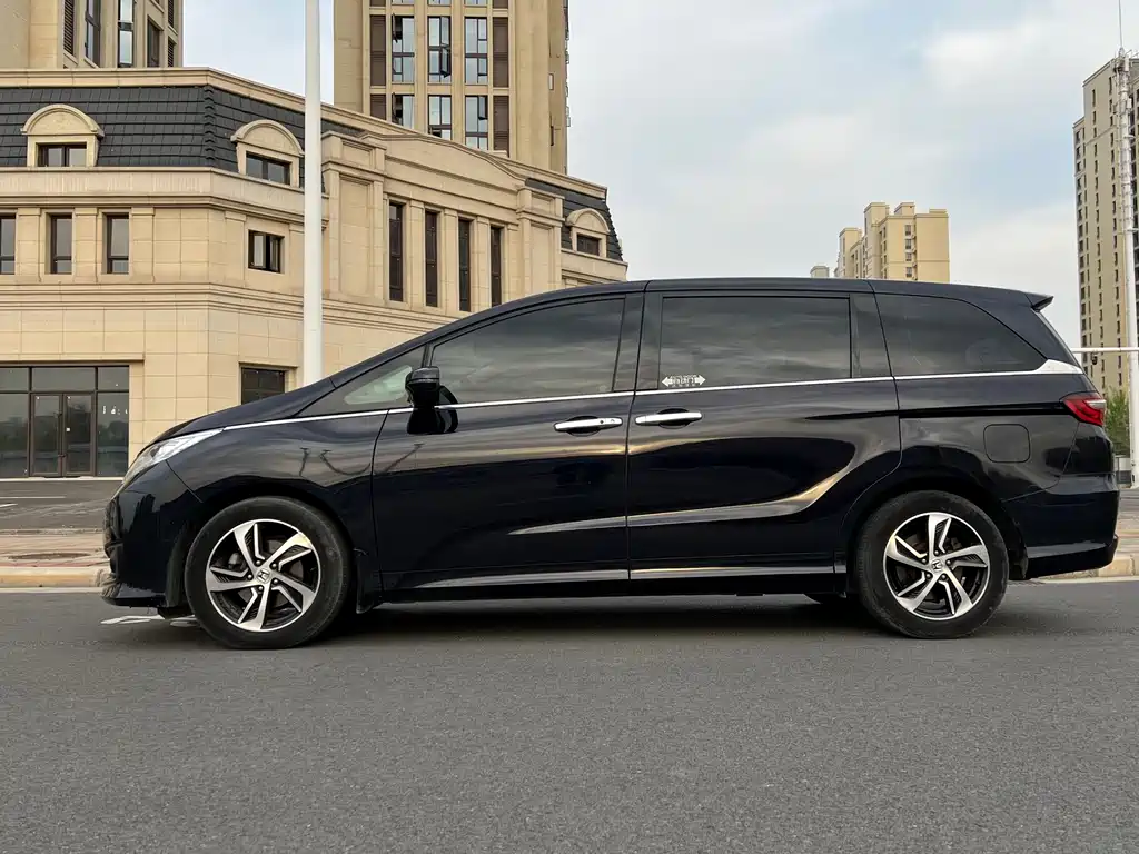Honda Odyssey 2017 — фото 11