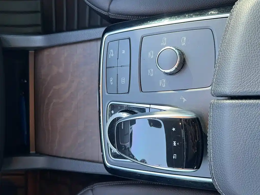 Mercedes-Benz GLE 2017 — фото 15