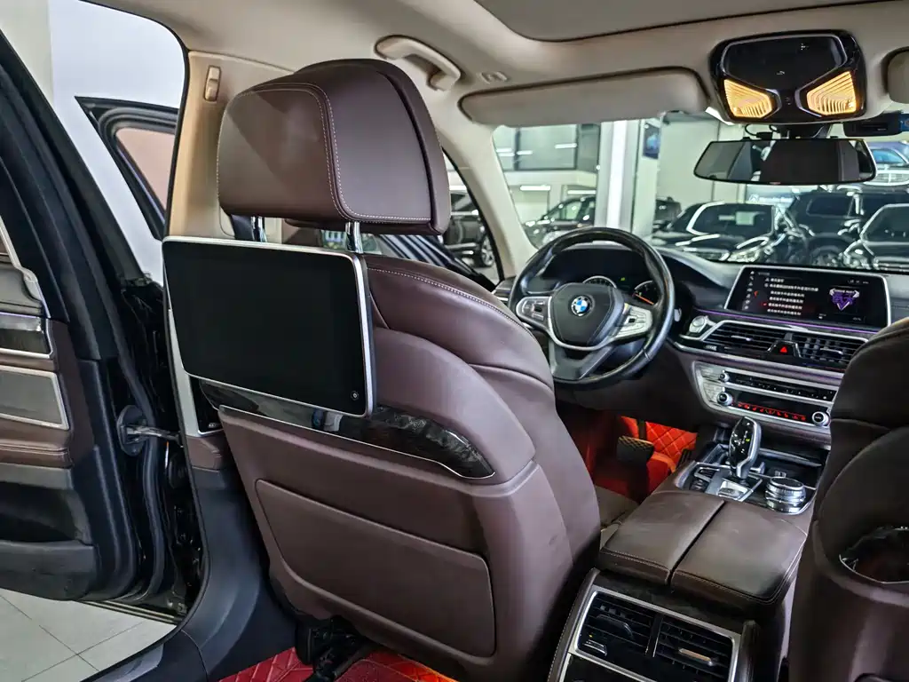 BMW 7 Series 2017 — фото 20