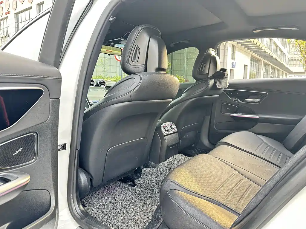 Mercedes-Benz C-Class 2023 — фото 9