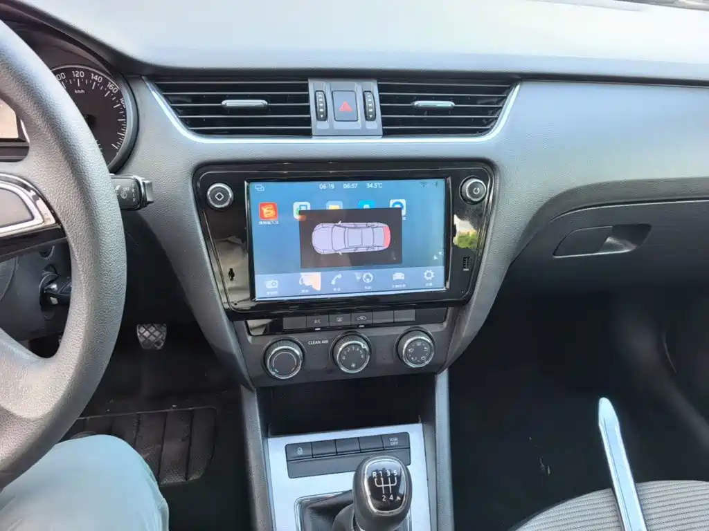 Skoda Octavia 2016 — фото 20