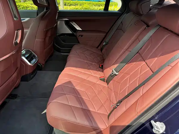 BMW i7 2025