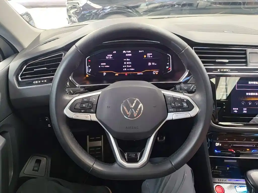 Volkswagen Tiguan L 2021 — фото 11