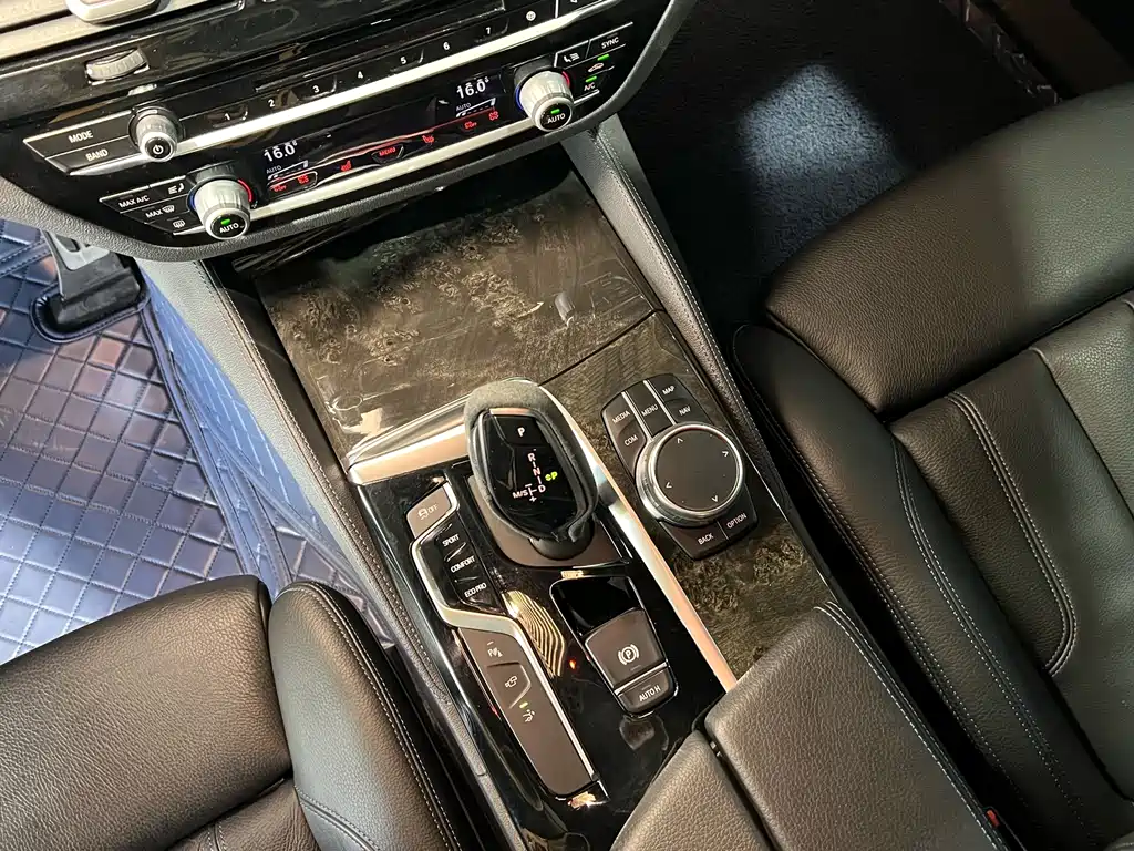 BMW 6 Series GT 2018 — фото 15