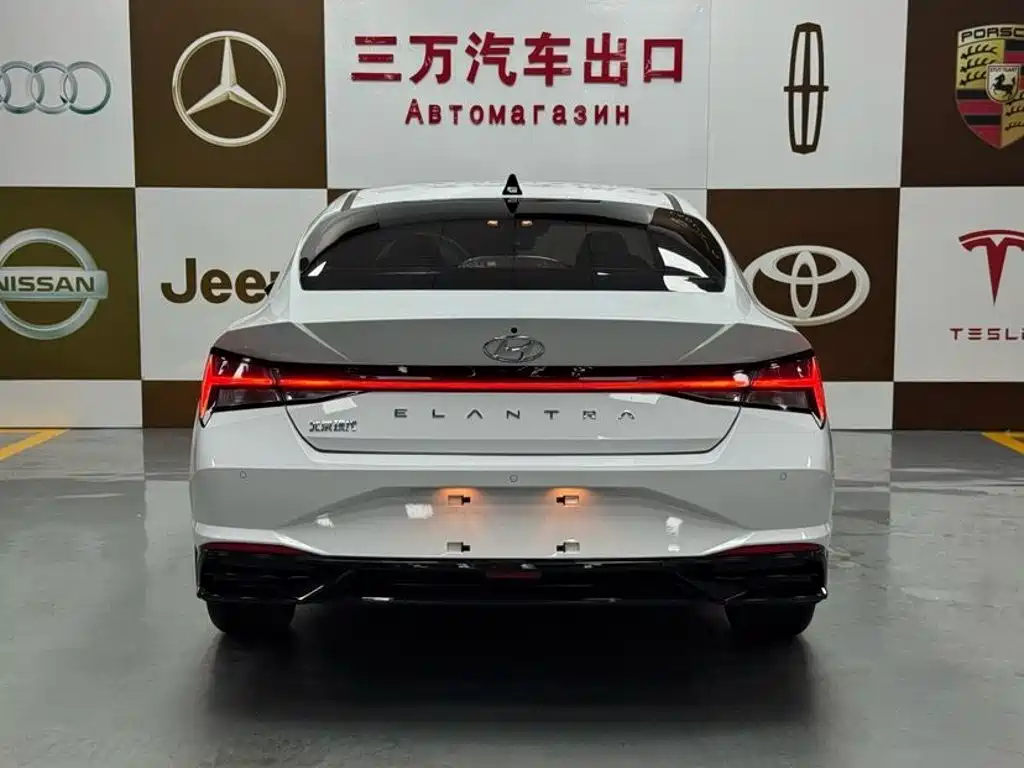 Hyundai Elantra 2022