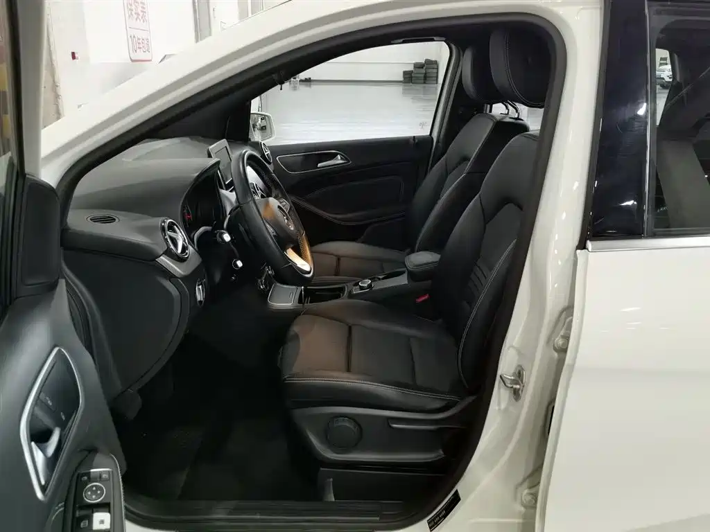 Mercedes-Benz B-Class 2016 — фото 10