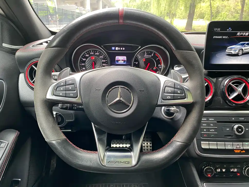 Mercedes-Benz GLA AMG 2018 — фото 16