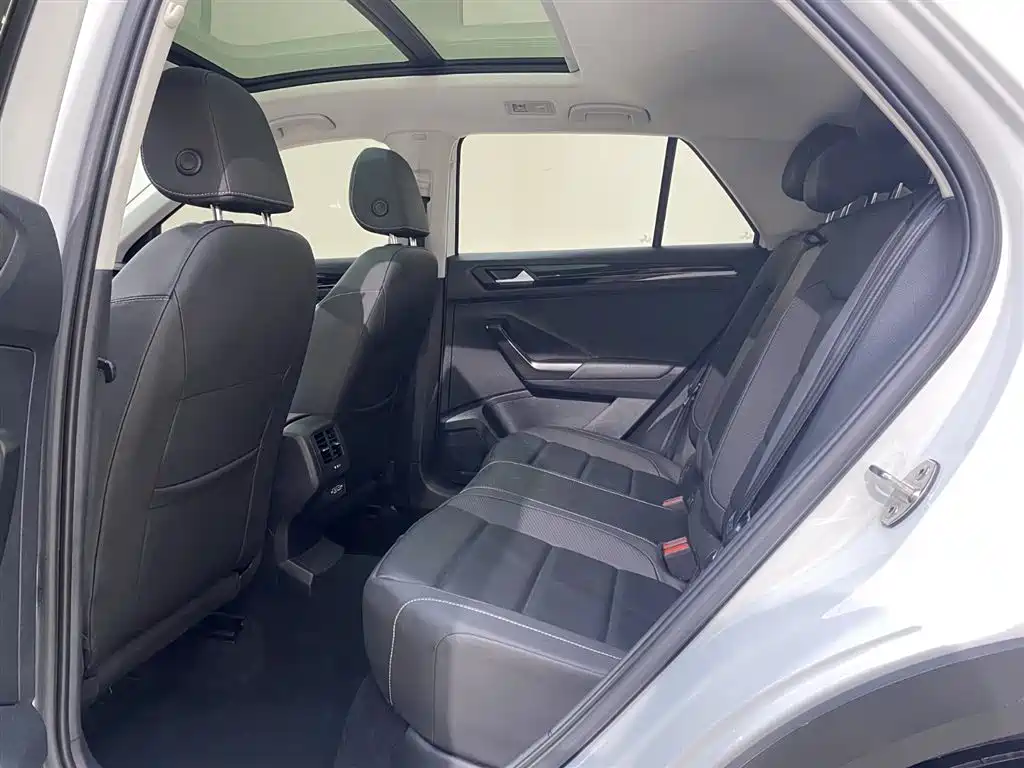 Volkswagen T-Roc 2023 — фото 10
