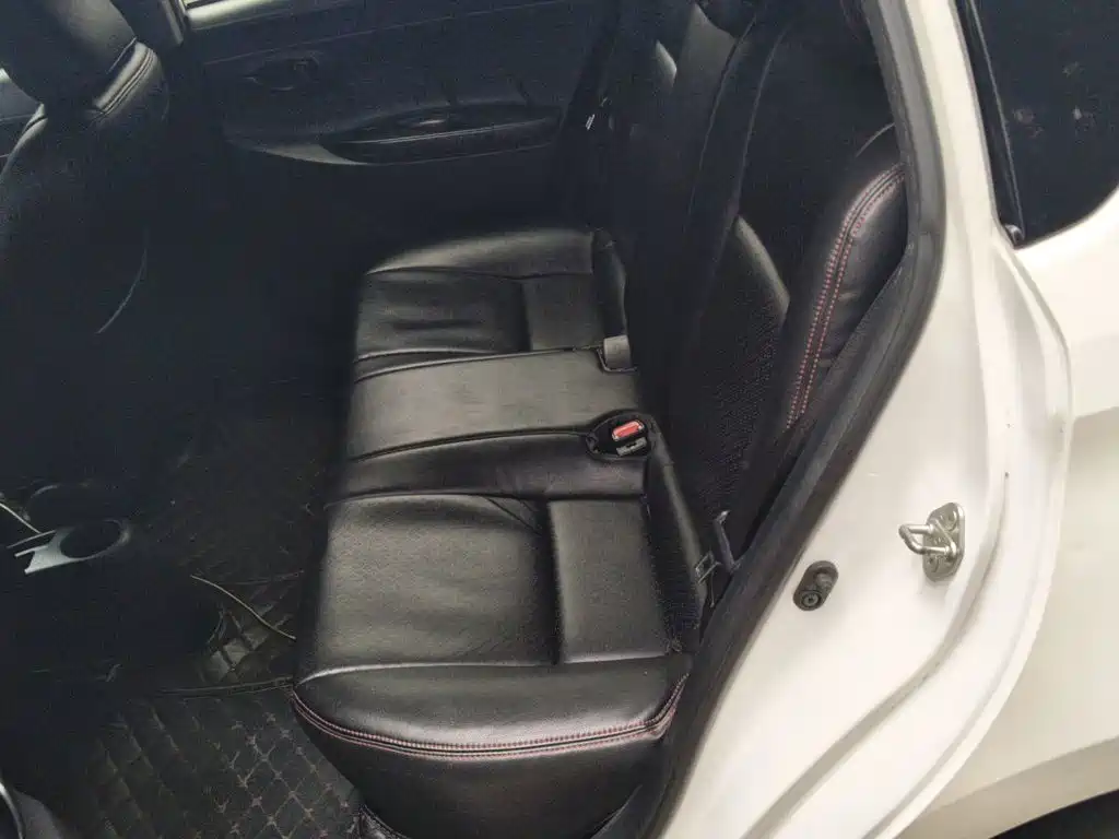 Toyota Yaris L 2017 — фото 13