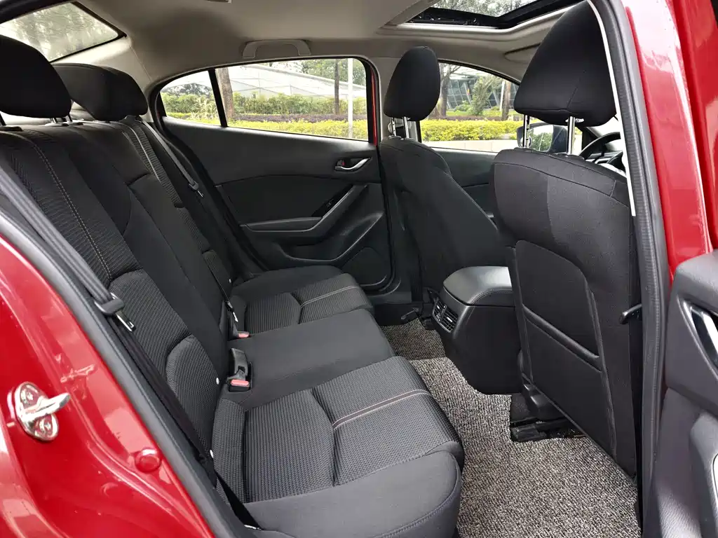 Mazda 3 Axela 2019 — фото 12