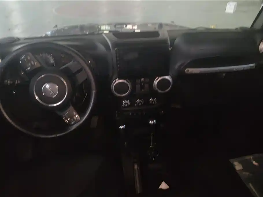 Jeep Wrangler 2016 — фото 12