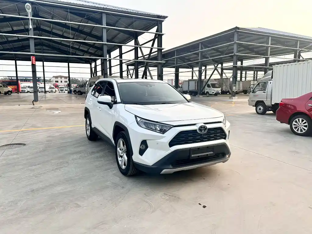 Toyota RAV4 2020 — фото 3