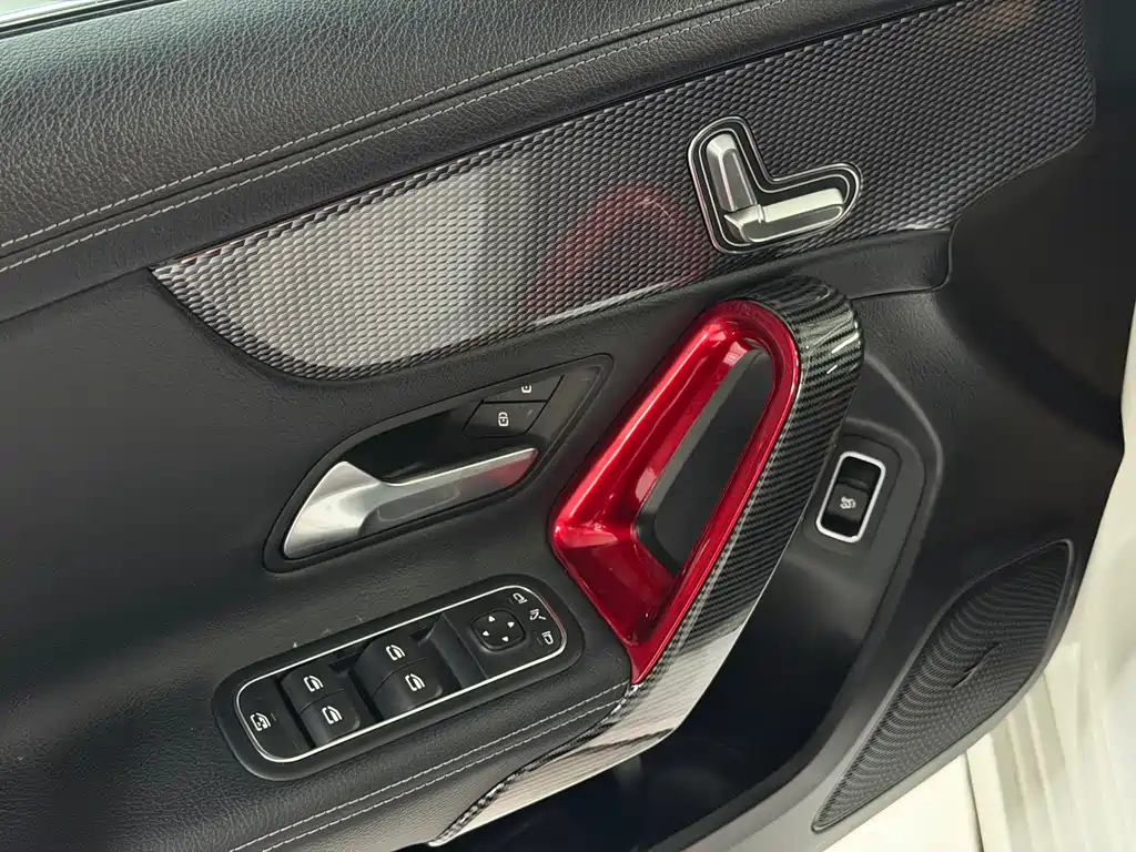 Mercedes-Benz A-Class 2019 — фото 12