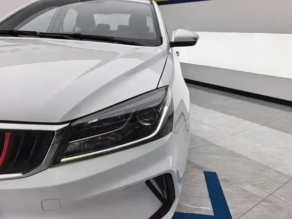 Geely Emgrand 2021