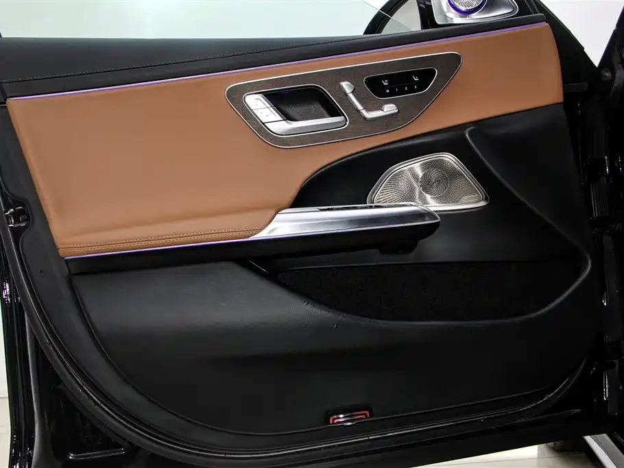 Mercedes-Benz E-Class 2024 — фото 17