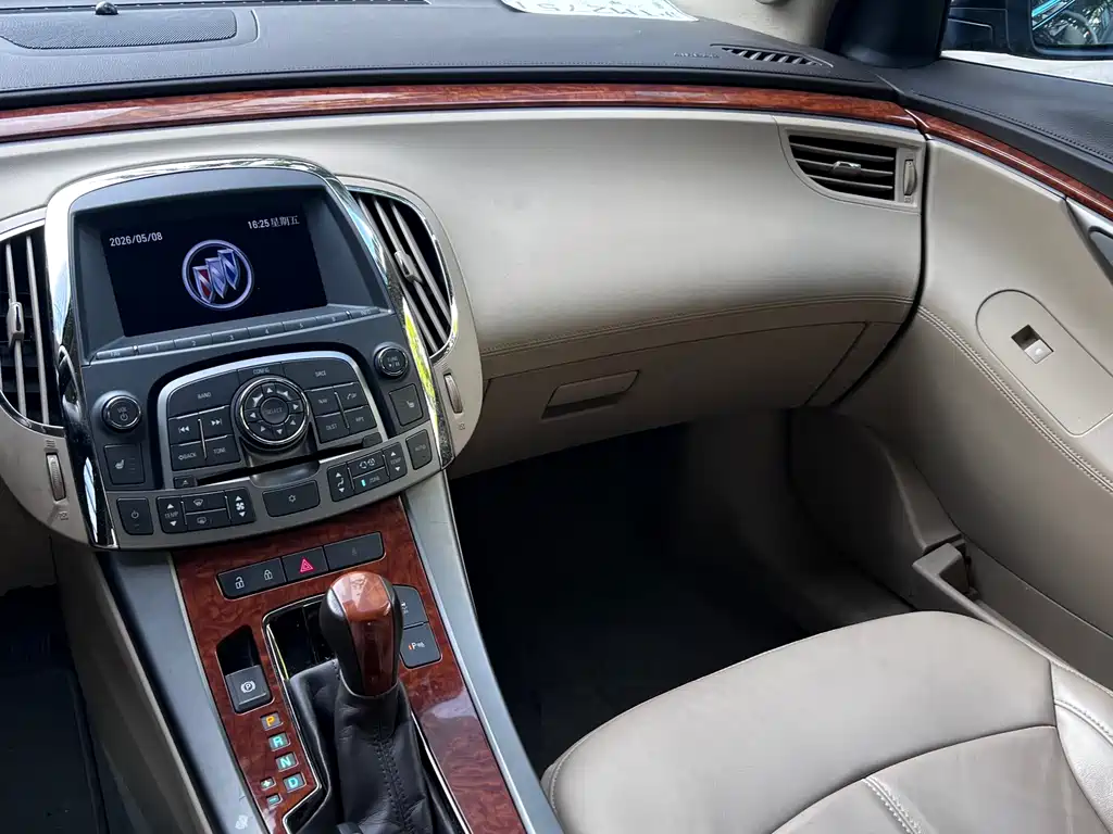 Buick LaCrosse 2011 — фото 12
