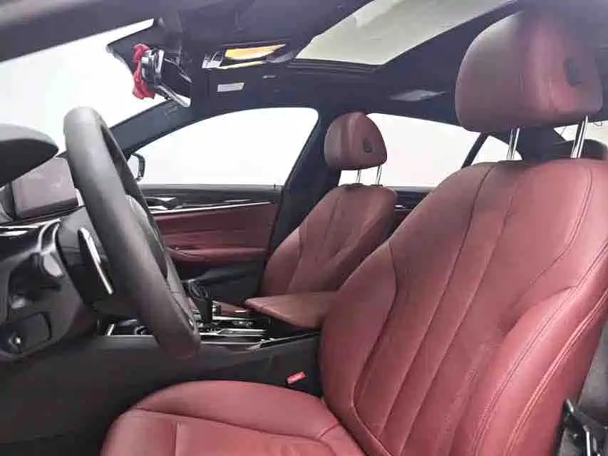 BMW 5 Series 2019 — фото 15