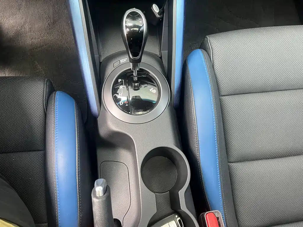 Hyundai Veloster 2016 — фото 14