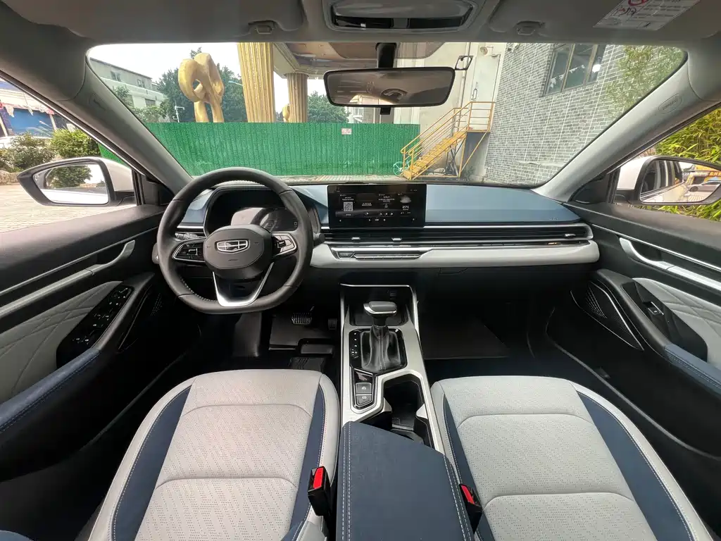 Geely Emgrand 2023 — фото 16