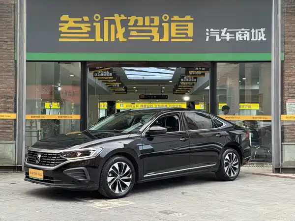 Volkswagen Passat 2025