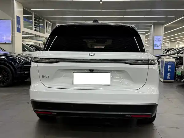 NIO ES8 2023