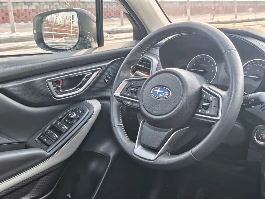 Subaru Forester 2022 — фото 10