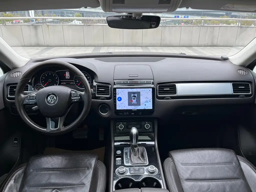 Volkswagen Touareg 2017 — фото 6