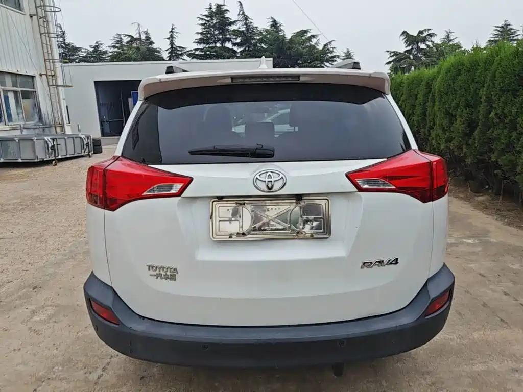 Toyota RAV4 2016 — фото 6