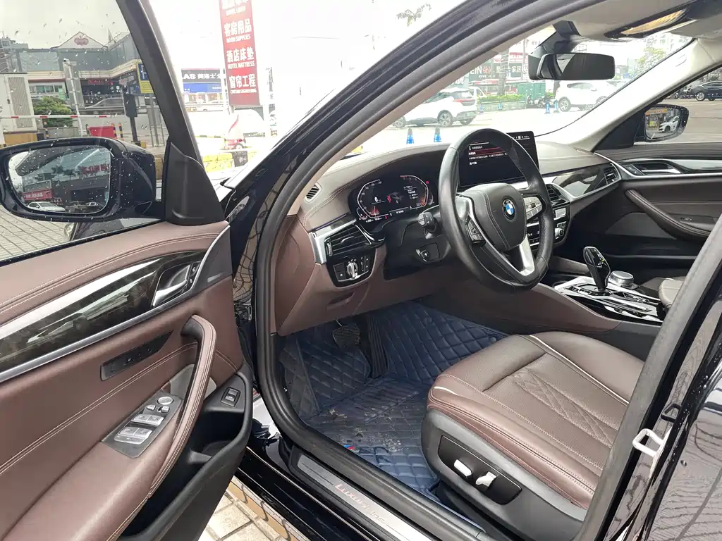BMW 5 Series 2022 — фото 18