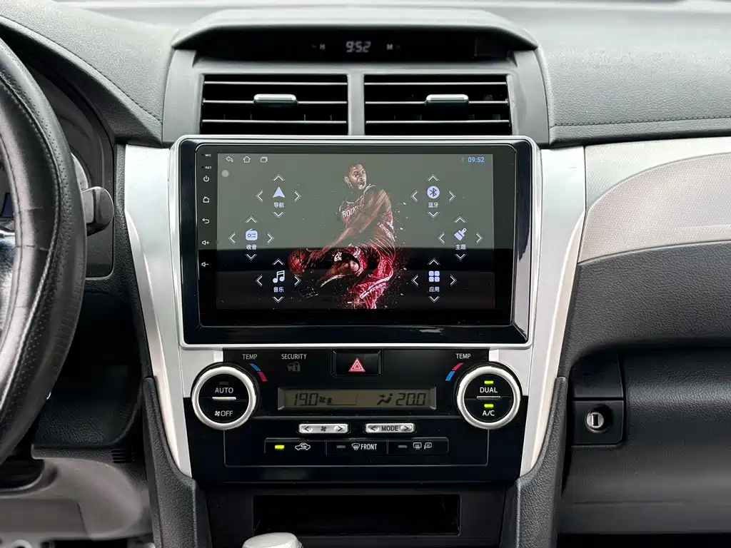 Toyota Camry 2014 — фото 11