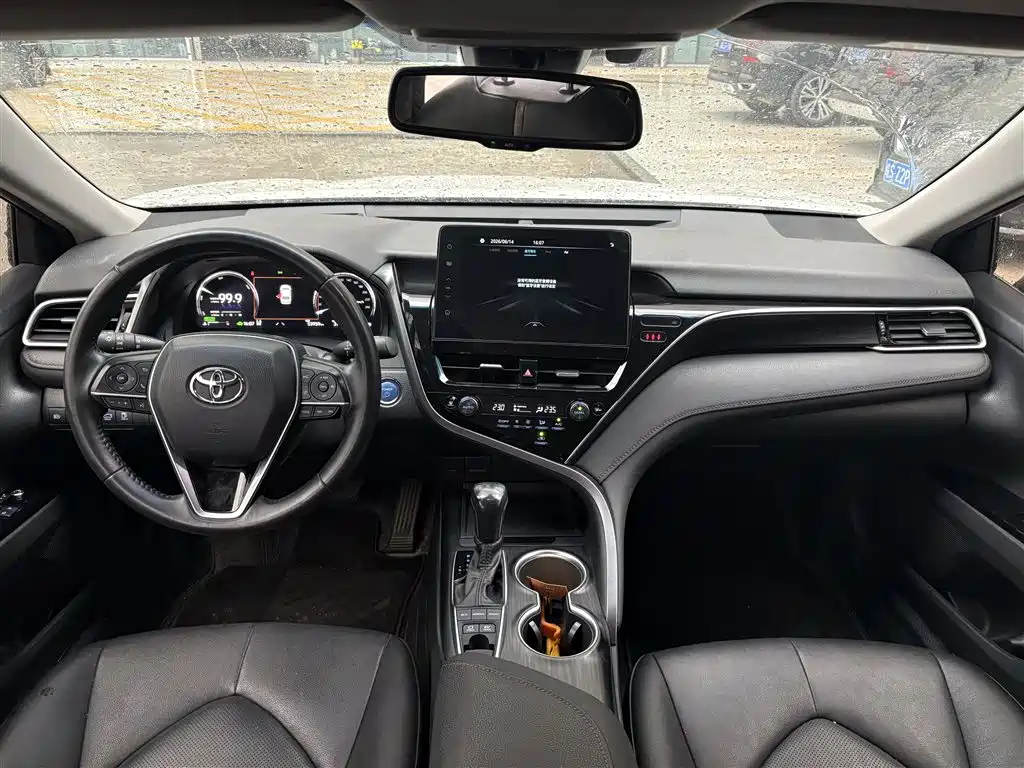 Toyota Camry 2021 — фото 5