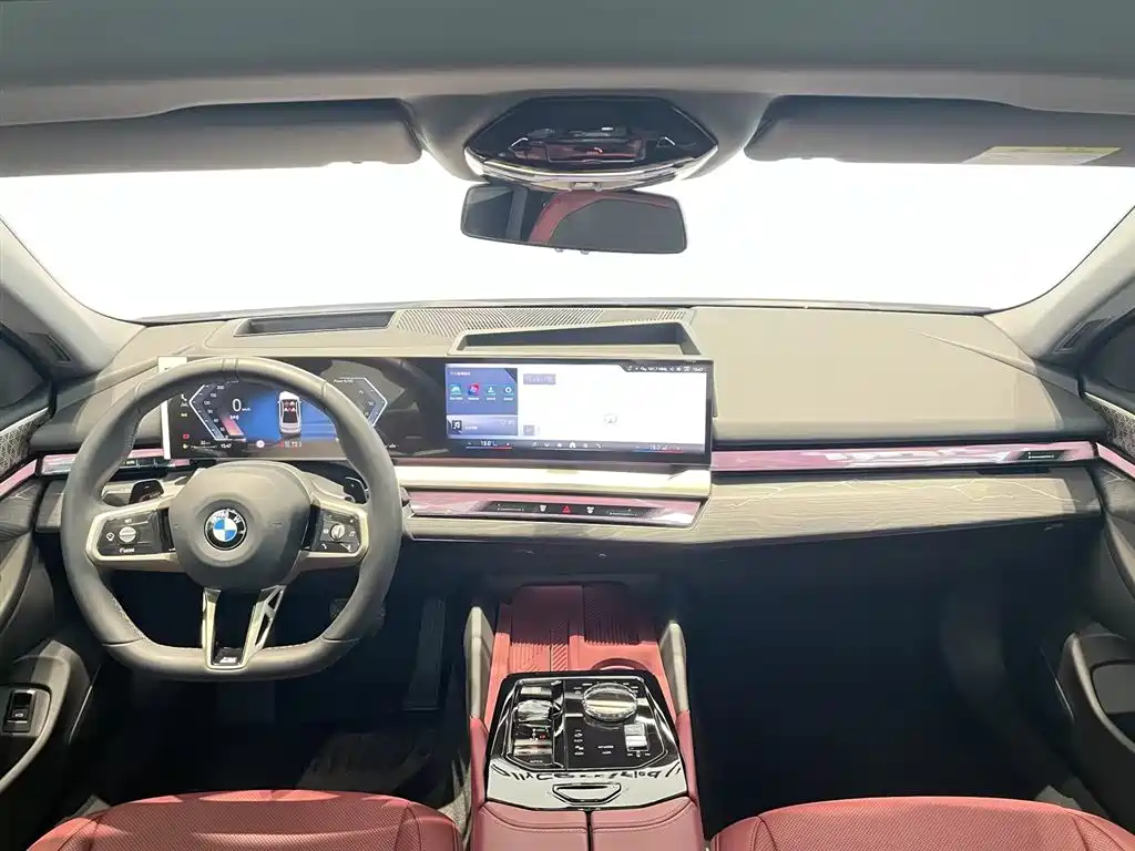 BMW 5 Series 2025 — фото 17