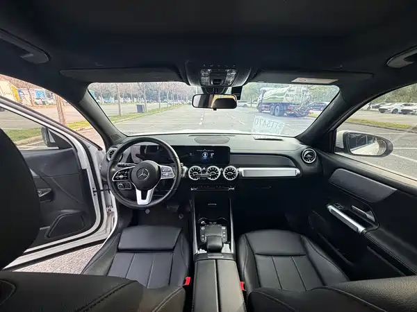 Mercedes-Benz GLB 2023