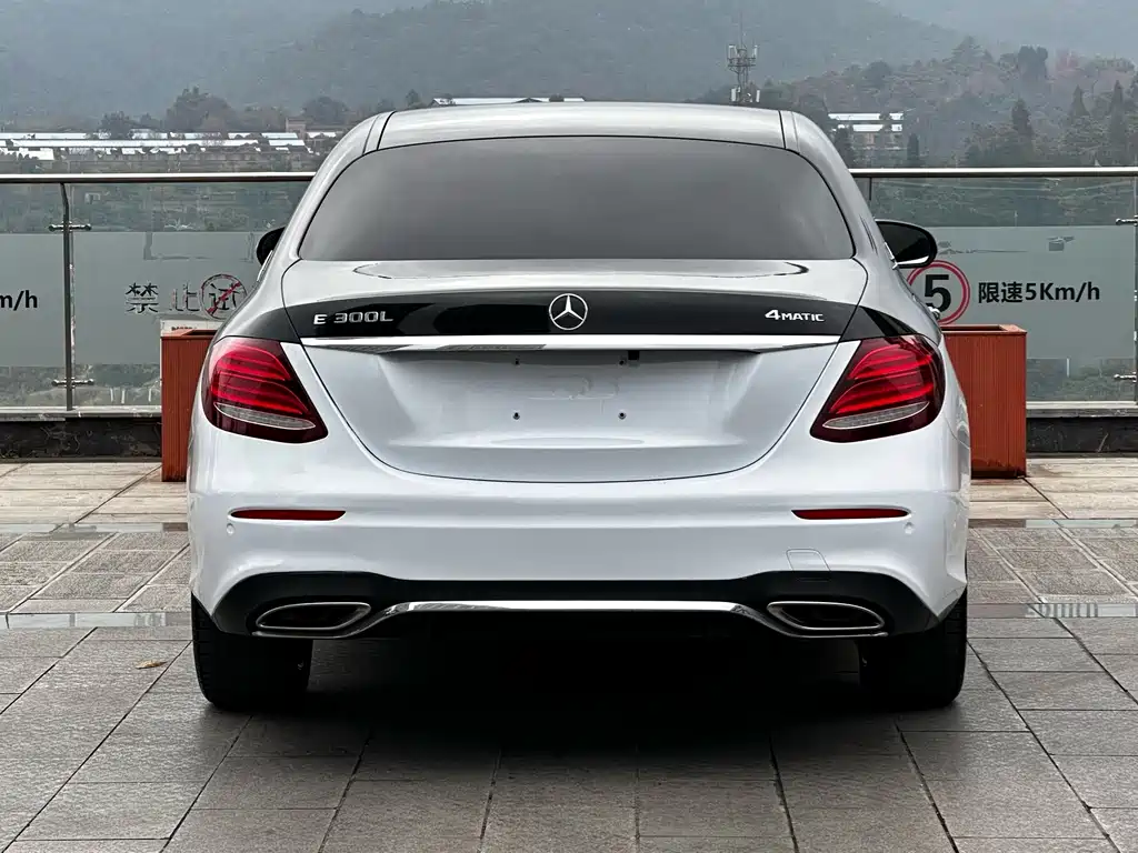 Mercedes-Benz E-Class 2017 — фото 10