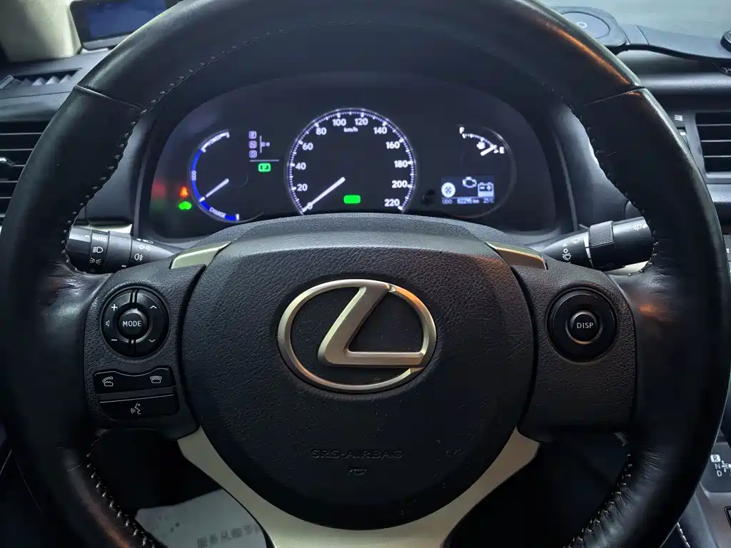 Lexus CT 2018 — фото 11