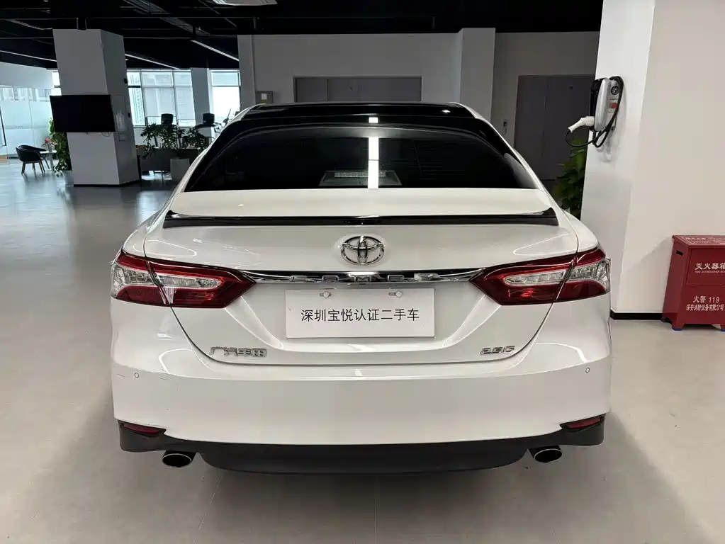 Toyota Camry 2019 — фото 4
