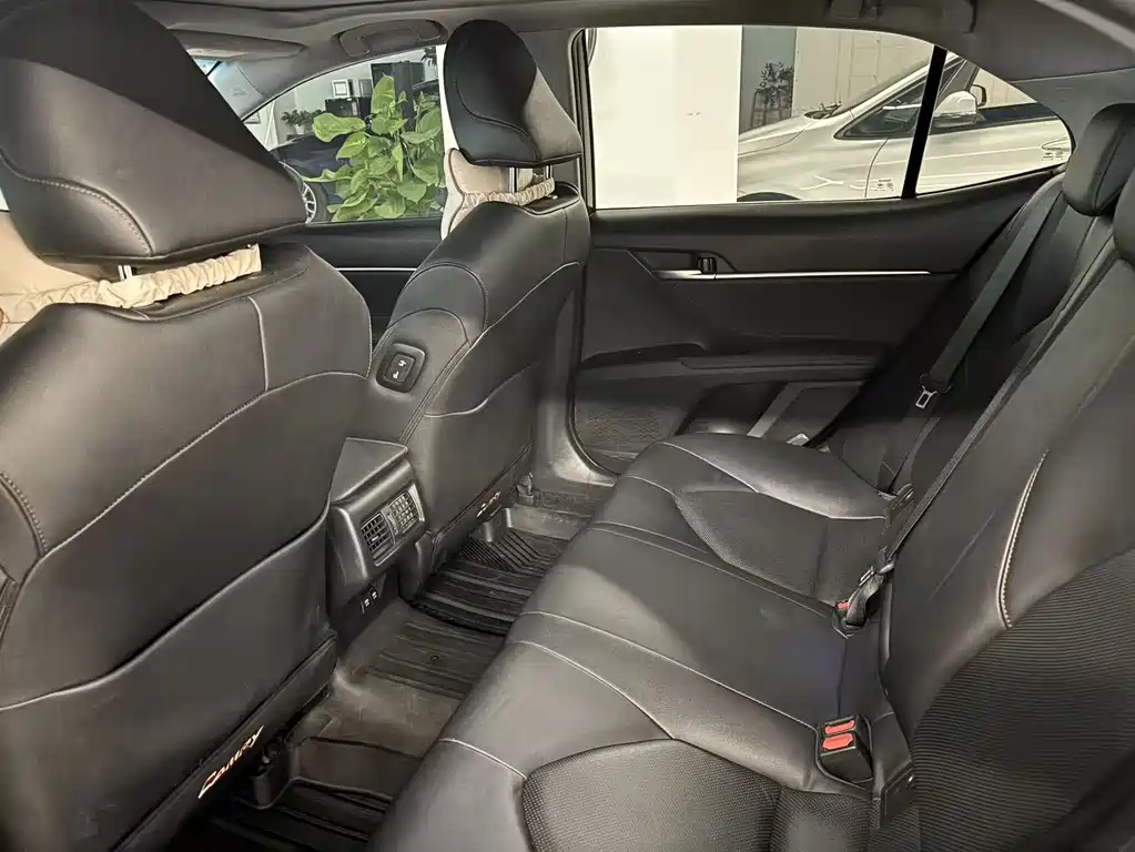 Toyota Camry 2019 — фото 11