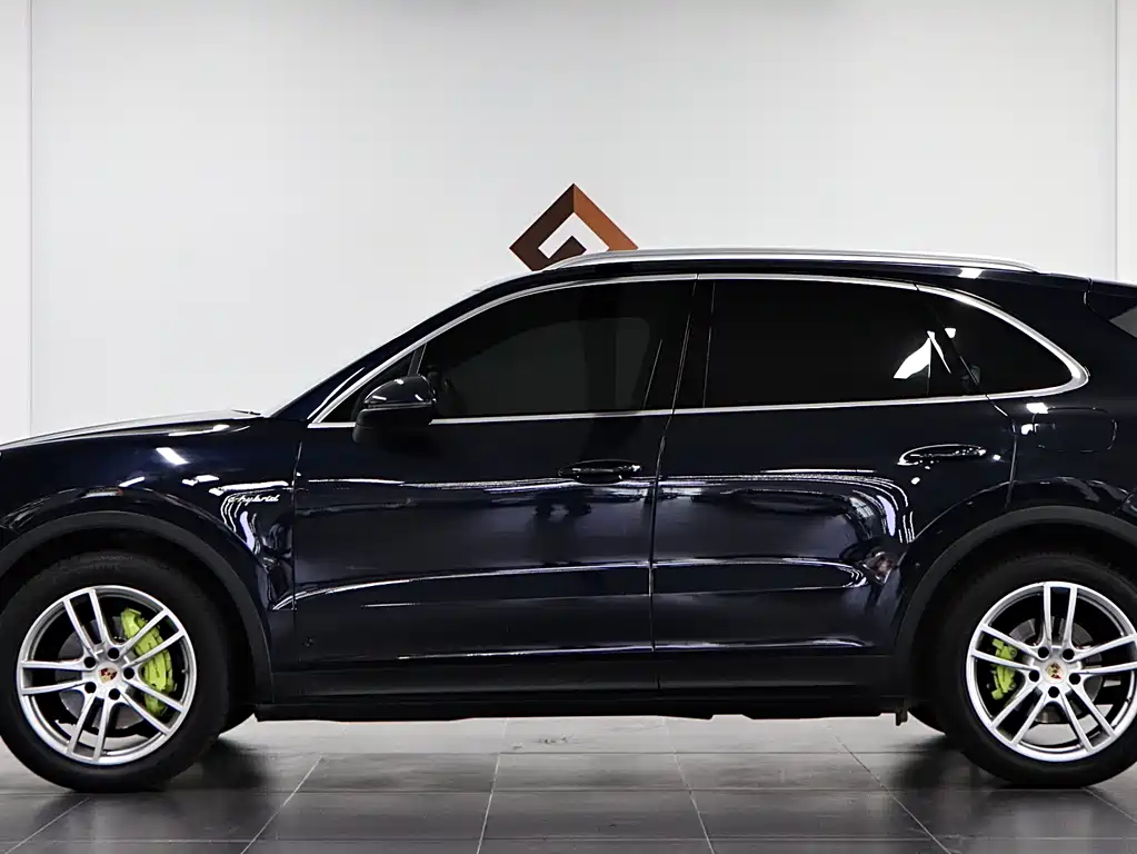 Porsche Cayenne Hybrid 2021 — фото 7