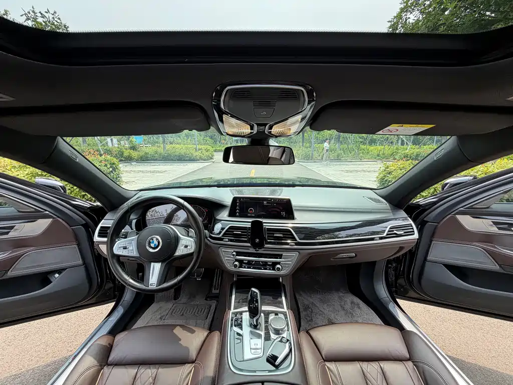 BMW 7 Series 2021 — фото 15