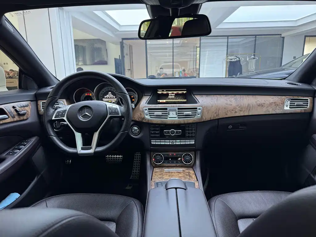 Mercedes-Benz CLS 2015 — фото 25