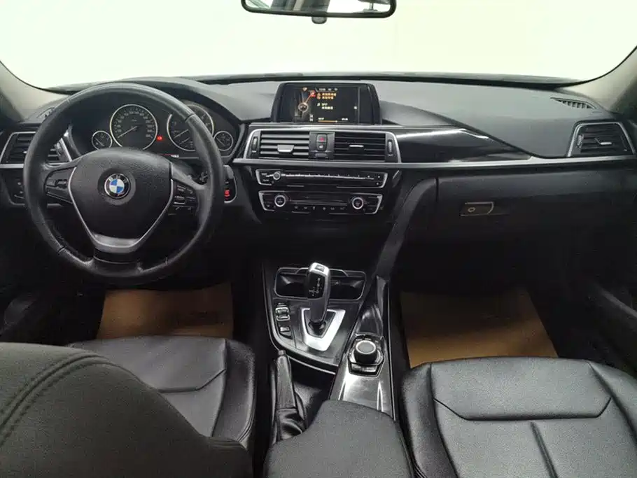 BMW 3 Series 2017 — фото 12