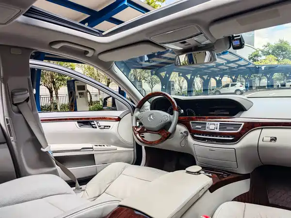 Mercedes-Benz S-Class 2010