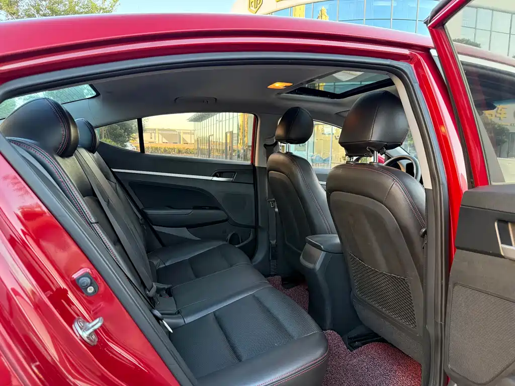 Hyundai Elantra 2018 — фото 13